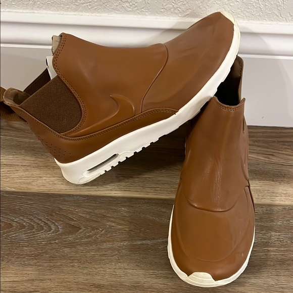 Women’s brown slip on Nike booties - Picture 1 of 6